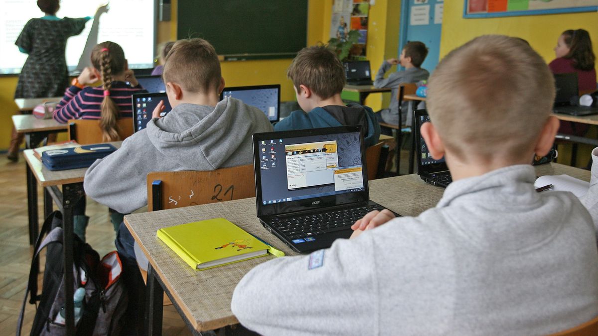 Wyłoniono dostawców laptopów w 8 regionach
