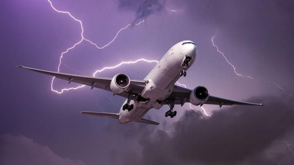 Burza z piorunami nie stanowi wbrew pozorom zagrożenia dla bezpieczeństwa podróżnych 