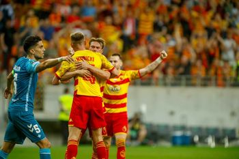 Jagiellonia ukarana przez UEFA. Kibice blokowali przejścia. Były też treści, nienadające się na sport