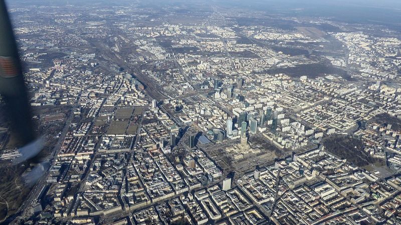 Warszawa. Widok z kokpitu samolotu