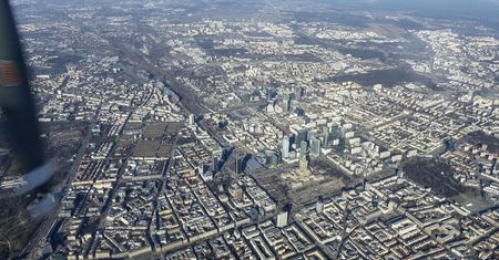 Warszawa. Nad miastem lata specjalistyczny samolot. Będzie 7 tys. zdjęć