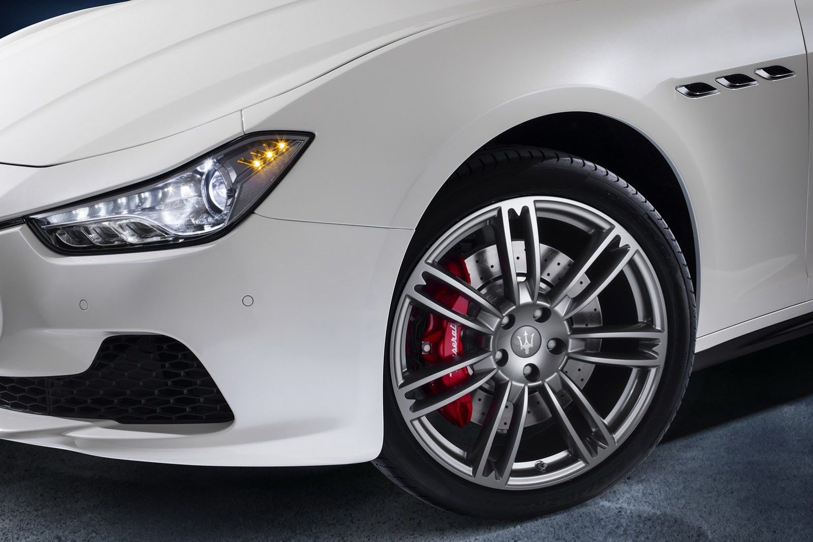 2014 Maserati Ghibli - Włosi wiedzą, co to piękno [galeria] 59
