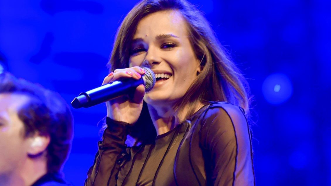 Natalia Szroeder w koncertowej stylizacji