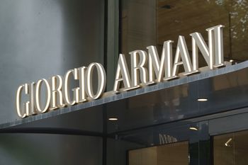 Armani oddane w obce ręce. Spełnia się testament wielkiego mistrza krawiectwa