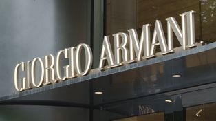 Armani oddane w obce ręce. Spełnia się testament wielkiego mistrza krawiectwa