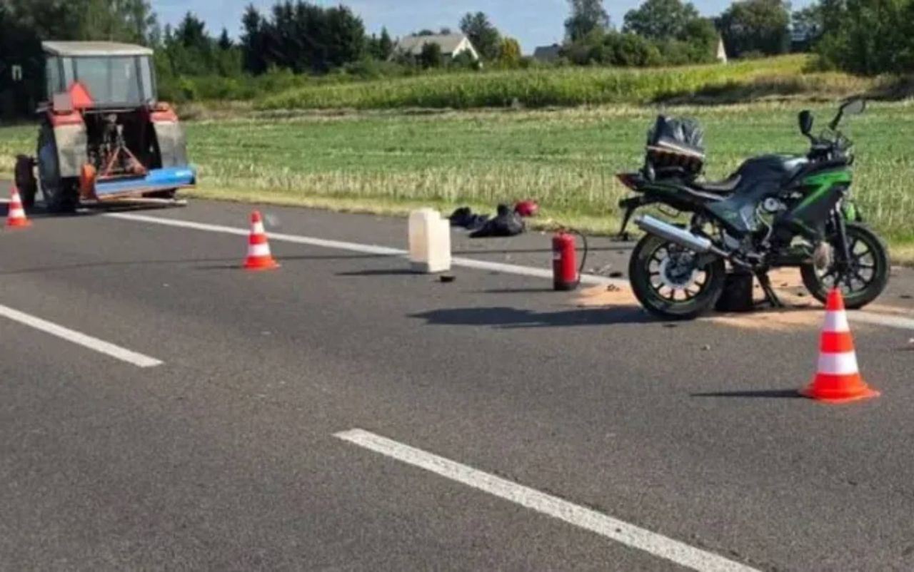 Krasnystaw: Motorower uderzył w ciągnik rolniczy