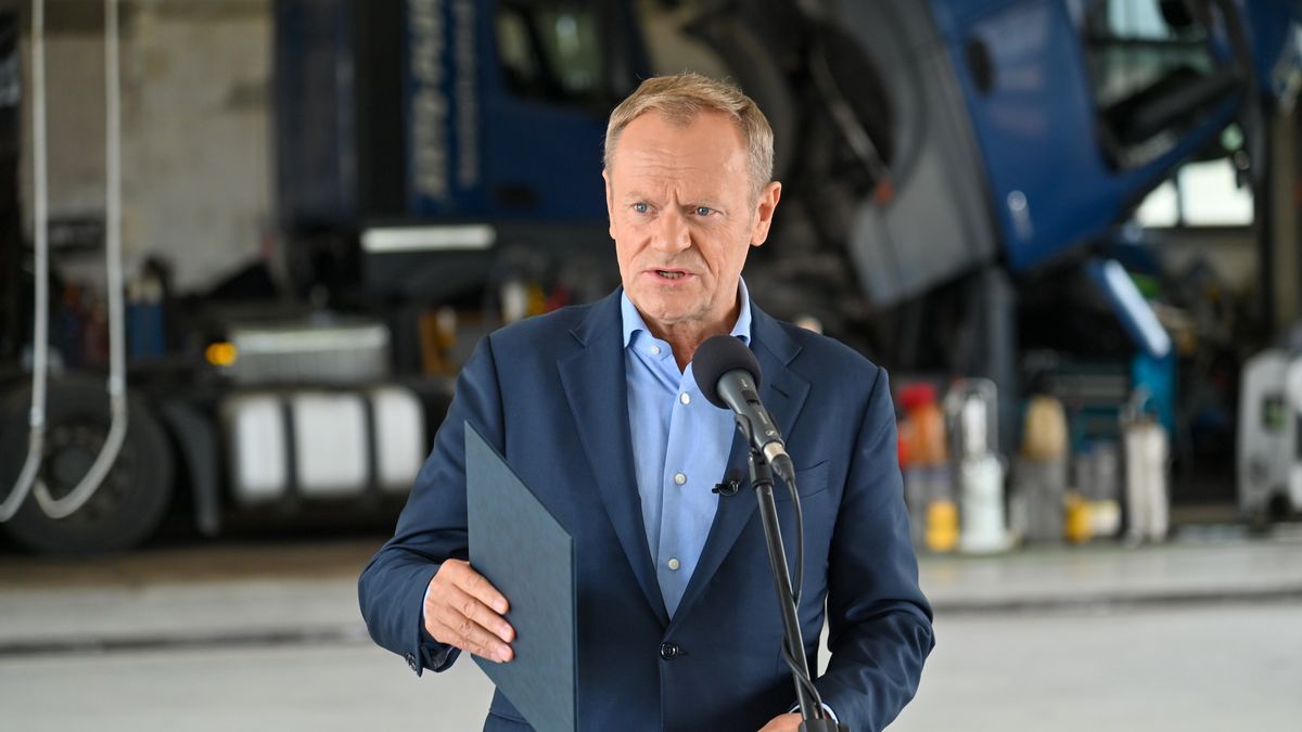 Donald Tusk
Ostrzyca, 08.07.2022. Przewodnicz�cy Platformy Obywatelskiej Donald Tusk podczas konferencji prasowej w firmie transportowej Arto-Plus w Ostrzycy, 8 bm. (sko) PAP/Marcin Bielecki
Marcin Bielecki
konferencja, konferencja prasowa, Platforma Obywatelska, po, polityk, polityka, wizyta