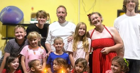 Dominika Clarke podlicza cotygodniowe WYDATKI 13-osobowej rodziny: "Zwykłe życie, bez żadnych luksusów, już robi konkretną kwotę"