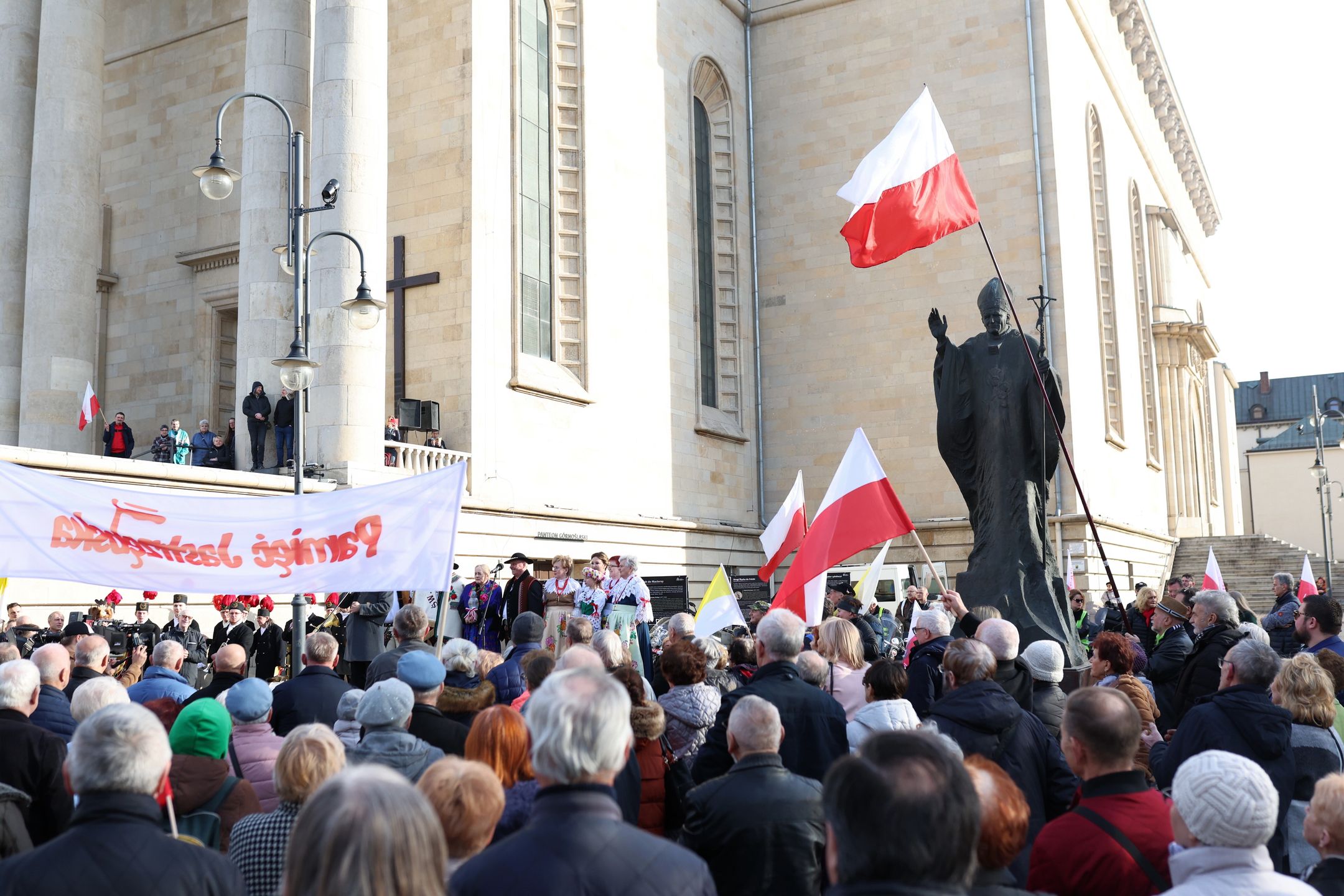 Katowice, 18.03.2023. Uczestnicy marszu w obronie dobrego imienia św. Jana Pawła II, 18 bm. w Katowicach. (amb) PAP/Zbigniew Meissner