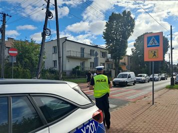 Nowy rok szkolny i więcej patroli przy szkołach. Policja apeluje do kierowców i rodziców