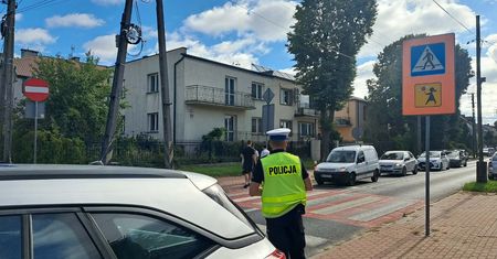 Nowy rok szkolny i więcej patroli przy szkołach. Policja apeluje do kierowców i rodziców