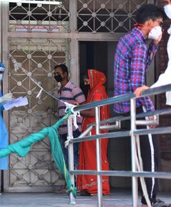 Koronawirus. Nietypowe zdarzenie w szpitalu w Indiach. Kobiety zamieniły się dziećmi