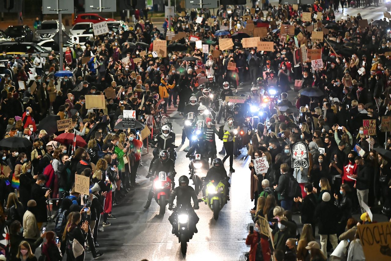 Strajk kobiet. Nie tylko Wrocław wyszedł na ulice. Protesty na całym Dolnym Śląsku