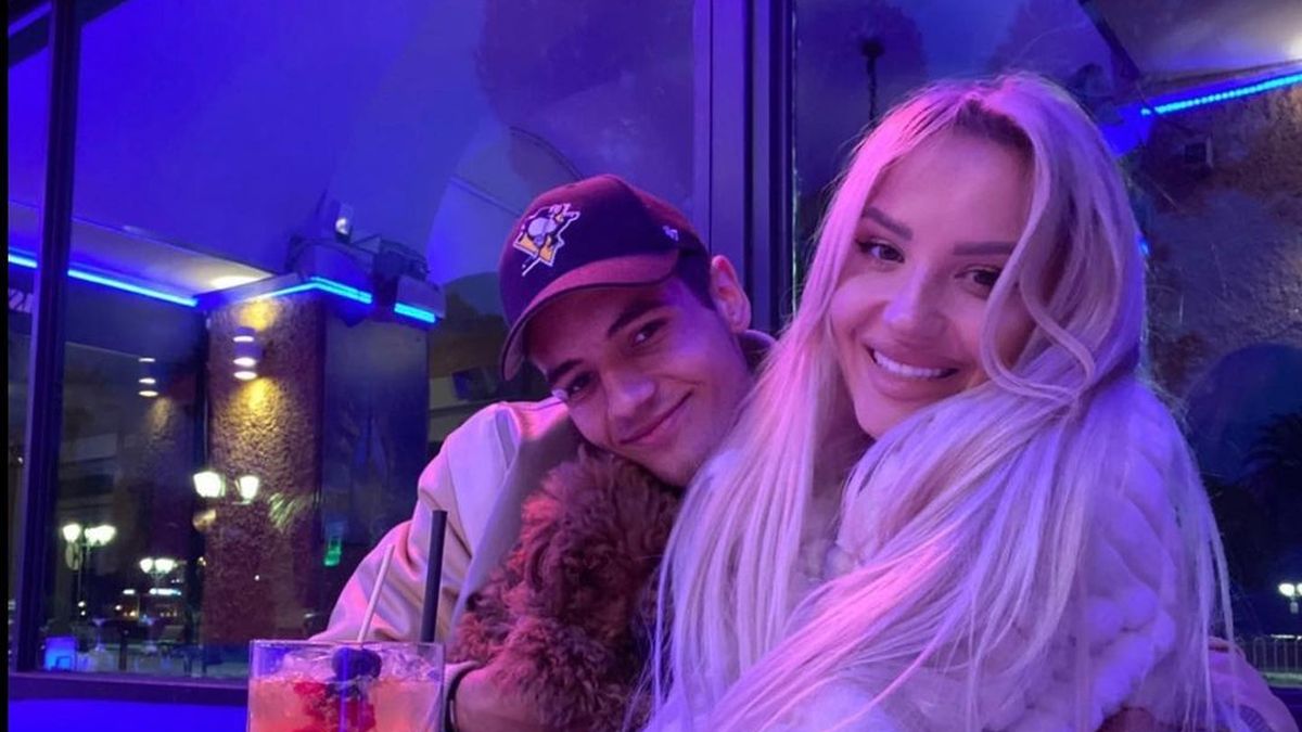 Na zdjęciu Jakub Kiwior z żoną Claudią