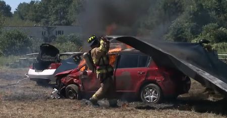 Strażacy w USA gasili elektryka kocem. Spokojnie, to tylko ćwiczenia