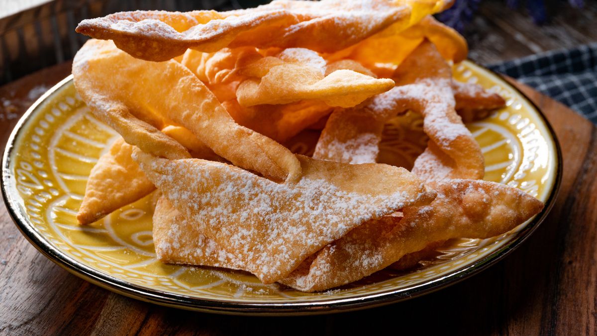 Chruściki to mała słodka rozkosz, której trudno się oprzeć