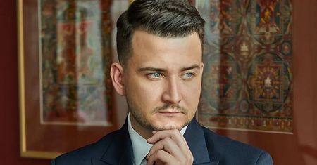 Ruszył proces Bartłomieja Misiewicza. Były rzecznik MON jest oskarżony o sprzedaż wódki bez zezwolenia
