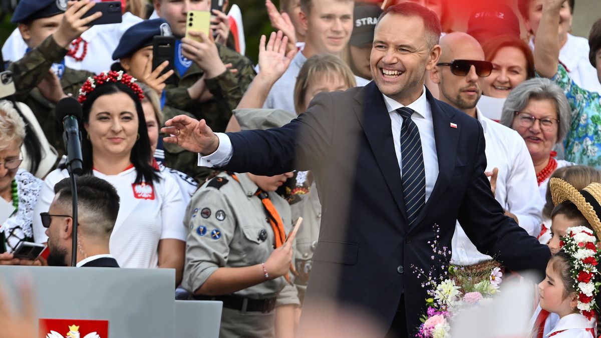 Karol Nawrocki
Kolbuszowa, 08.08.2025. Prezydent RP Karol Nawrocki podczas spotkania z mieszka�cami w Kolbuszowej, 8 bm. Na spotkaniu, nowy prezydent przedstawia� m.in. pierwsze projekty ustaw, o kt�rych m�wi� w kampanii wyborczej. (aldg) PAP/Wojtek Jargi�o
Wojtek Jargi�o
mieszka�cy, nowy prezydent, prezydent rp, spotkanie, wizyta, mieszka�cami kolbuszowej, spotkanie spotkania, wizyta wizyty