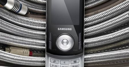Samsung F400 we współpracy z Bang&Olufsenem
