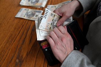 Działa w Warszawie i Łodzi. Klienci stracili ogromne pieniądze