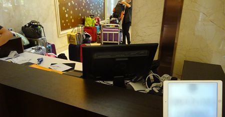 Pandemia uderzyła w ośrodki Poczty Polskiej i policji. Obniżki pensji i odejścia