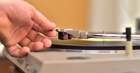 Płyty CD i winyle przeżywają drugą młodość. Statystyki nie kłamią