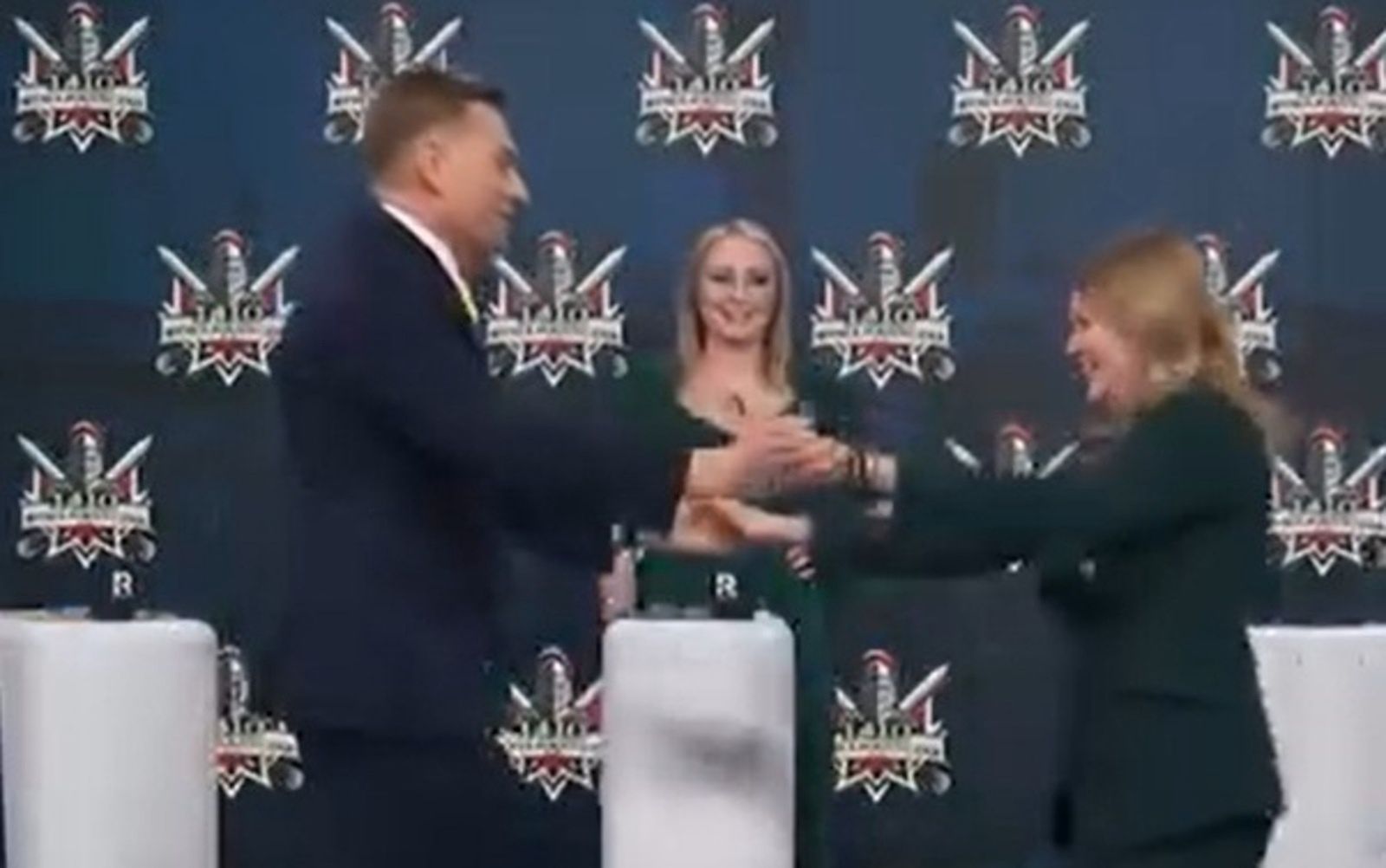 wiadomości,aktualności,WP Wiadomości Niecodzienne sceny w TV Republika. Poseł Polski 2050 zatańczył z posłanką PiS