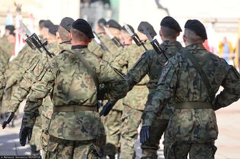 Obowiązkowa służba wojskowa. Ponad połowa Polaków jest na "tak"