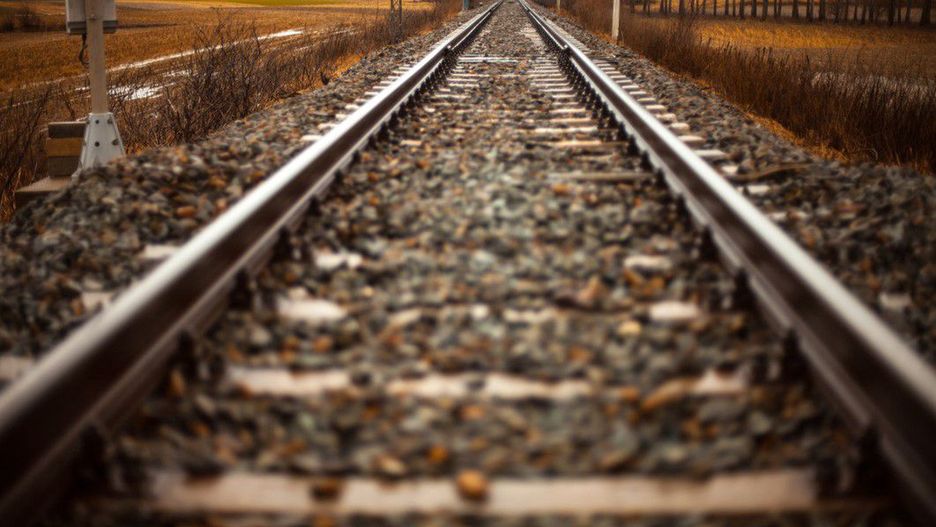Wszedł pod pociąg Intercity. Kolejna śmierć na torach. Zdjęcie ilustracyjne