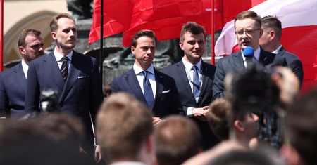 Miliony złotych od premiera i z Funduszu Patriotycznego. Tak narodowcy budują swoją kuźnię kadr