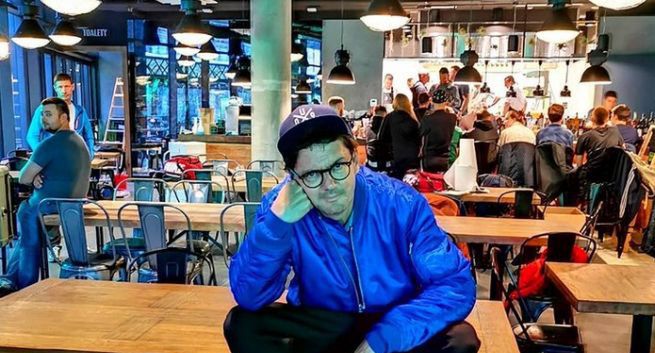 Kuba Wojewódzki szykuje restaurację Niewinni Czarodzieje 3.0 w Gdyni