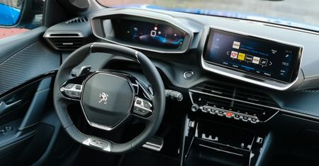 Peugeot 208 GT Line: wirtualne zegary 3D oraz obsługa systemu