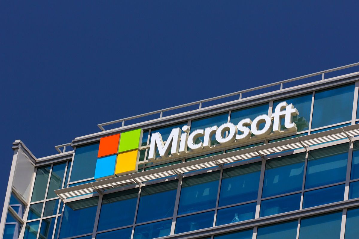 Biurowiec z logo firmy Microsoft z depositphotos