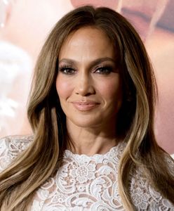 Seksowny i kobiecy styl Jennifer Lopez – zainspiruj się codziennymi lookami amerykańskiej gwiazdy