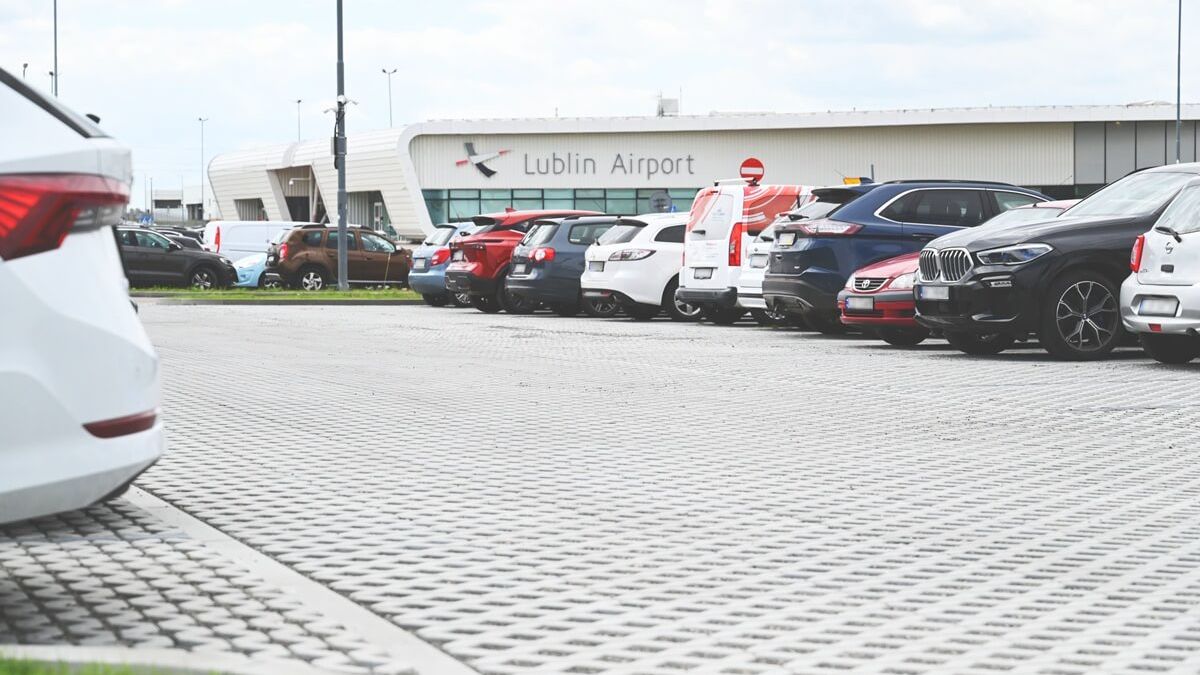 Rozbudowany parking w Porcie Lotniczym Lublin