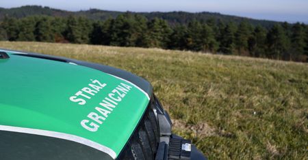 Prowokacje na granicy. "Puszczane są nagrania płaczu dzieci".