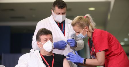 Koronawirus w Polsce. Szczepionka na COVID. Kto nie zostanie dopuszczony do szczepienia?