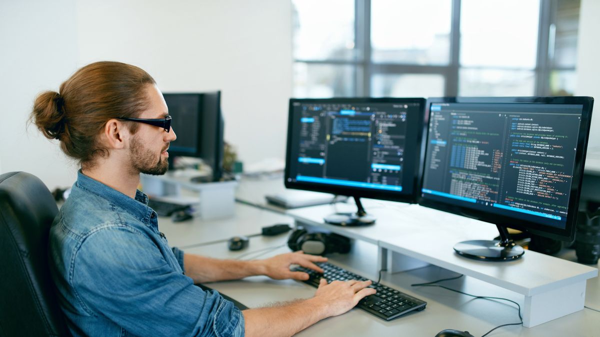 Programista, informatyk, IT, branża IT, komputer, programowanie