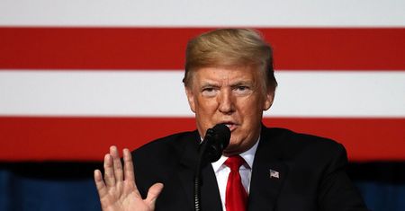 Szczepionka na koronawirusa. Trump oskarża urzędników
