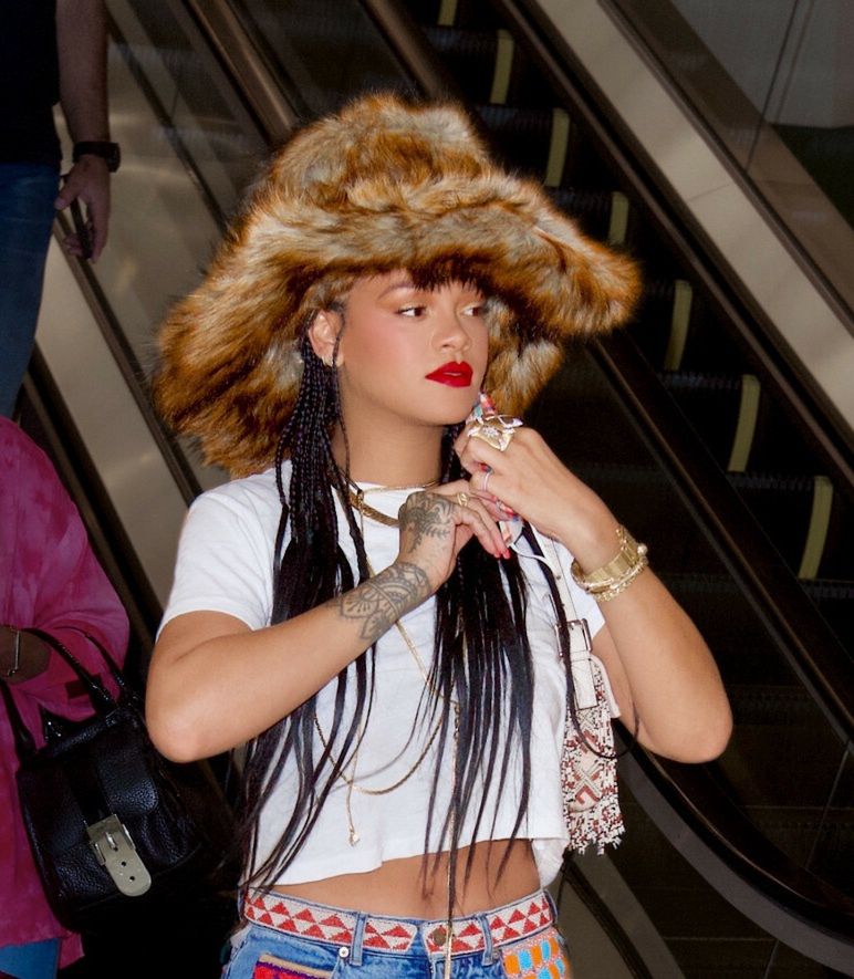 Rihanna na zakupach w księgarni
