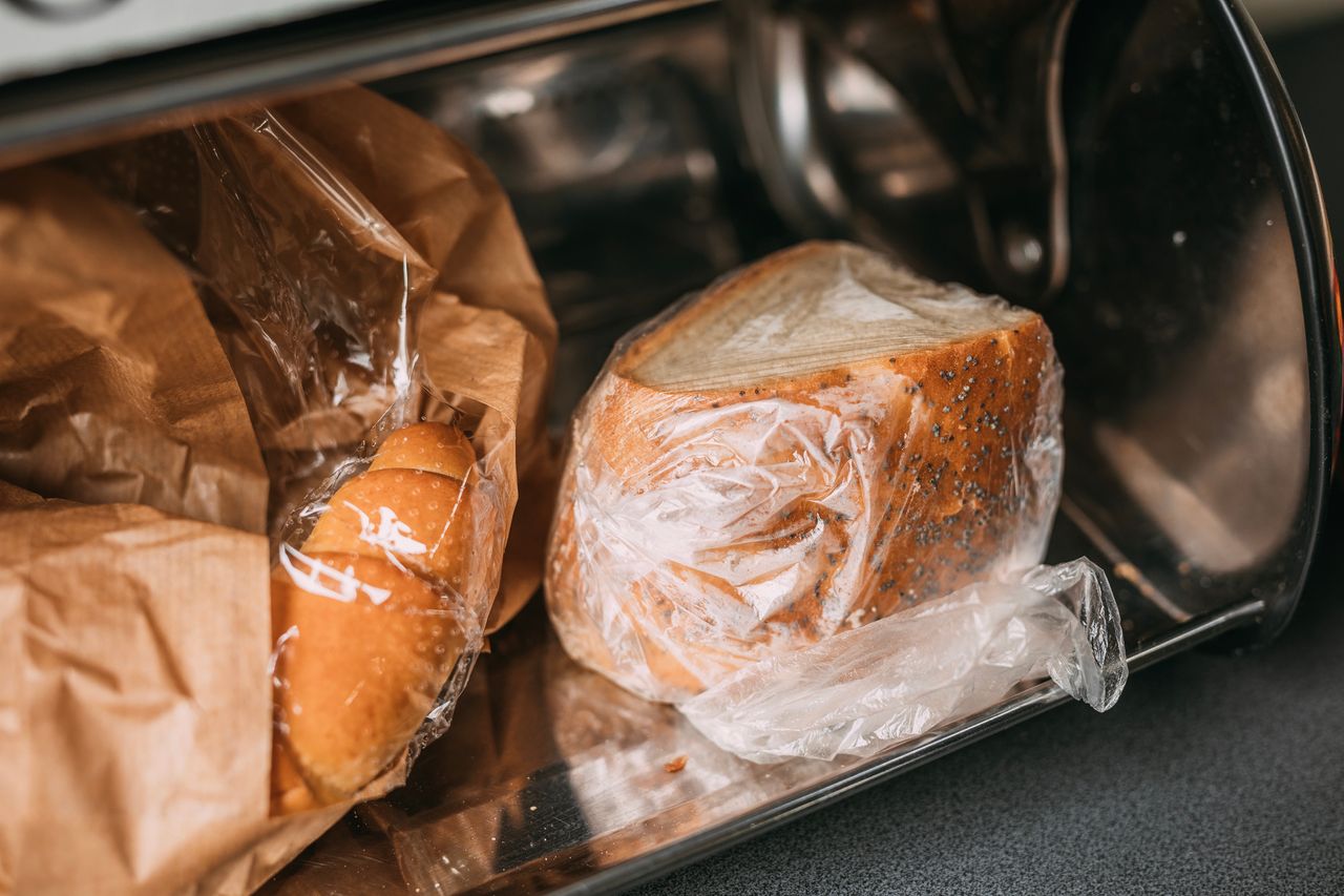 Połóż dwie kostki w chlebaku. Pieczywo będzie jak z pieca