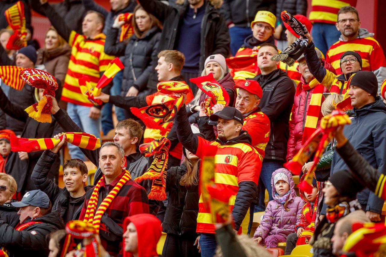 Białystok: Kibice na meczu Jagiellonia - Korona Kielce. Ponad 19 tysięcy fanów