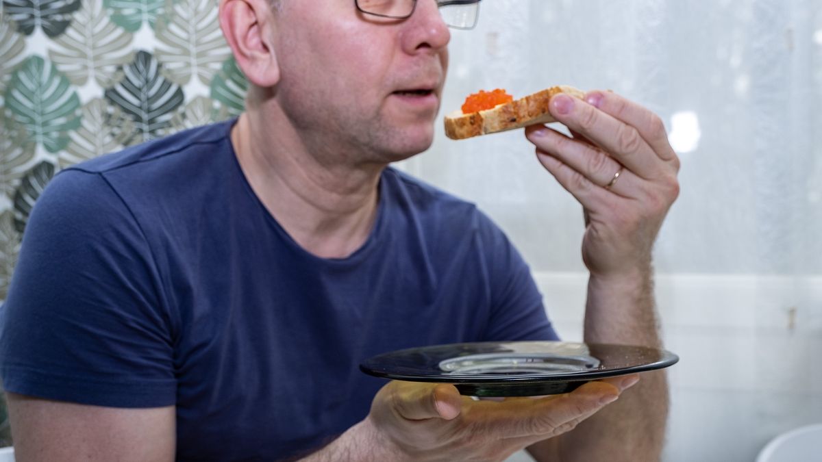 Man. Caucasian, 50 years old, eating a sandwich with red caviar. Hands, close-up.
Man. Caucasian, 50 years old, eating a sandwich with red caviar. Hands, close-up.
Natalia Borisenkova