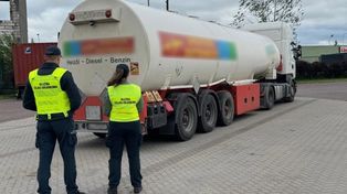 KAS przechwyciła transport nielegalnego paliwa z Łotwy