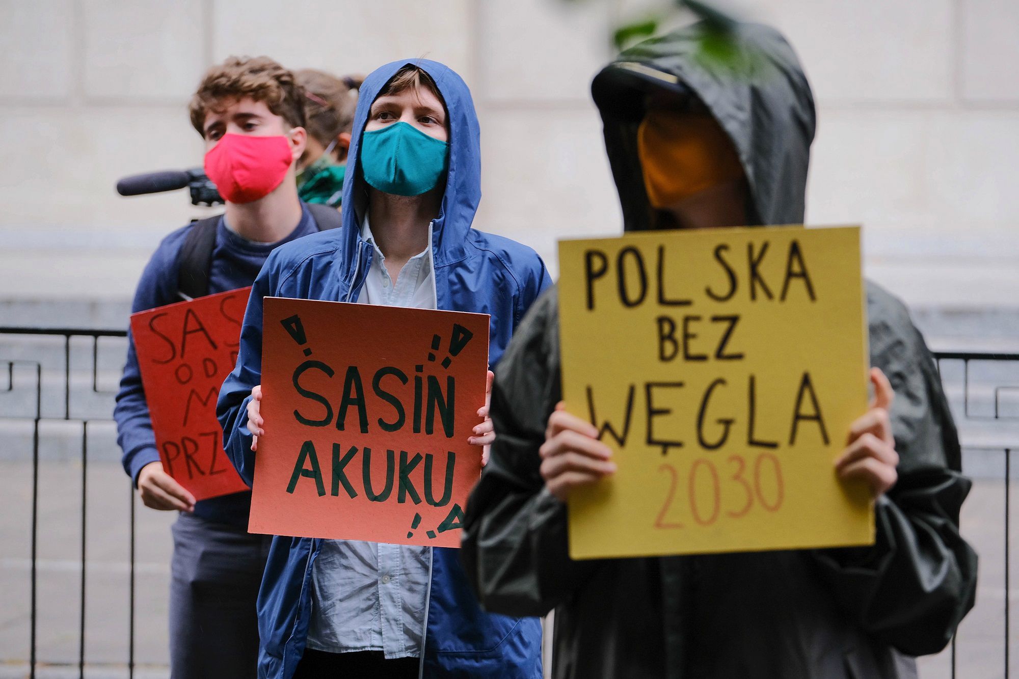 Zdjęcie dnia. "Polska bez węgla 2030!". Protest młodych ekologów pod ministerstwem 1