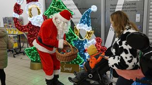 Piekary: Święty Mikołaj obdarowywał słodyczami