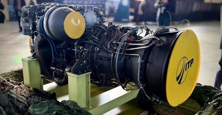 Strategiczny kontrakt podpisany. Silniki do wojskowych śmigłowców Apache i Black Hawk będą serwisowane w Dęblinie