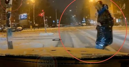 "Szczyt głupoty" nagrany. Internauta: "Ja bym się zatrzymał i wezwał policje"