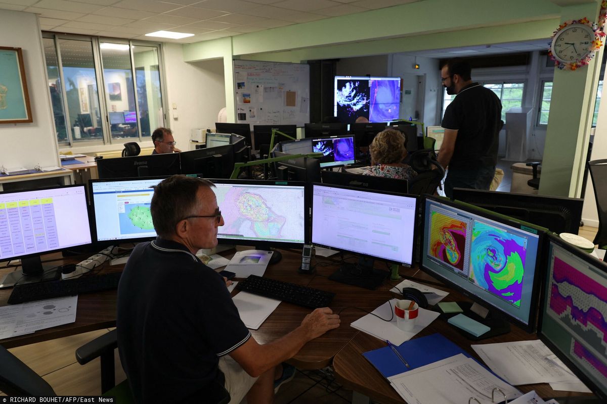 Francuscy meteorolodzy analizują trasę cyklonu