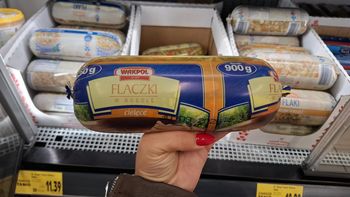 12 zł za wielki baton z cielęcymi flaczkami w Kauflandzie. Spojrzałam na skład i odłożyłam na półkę